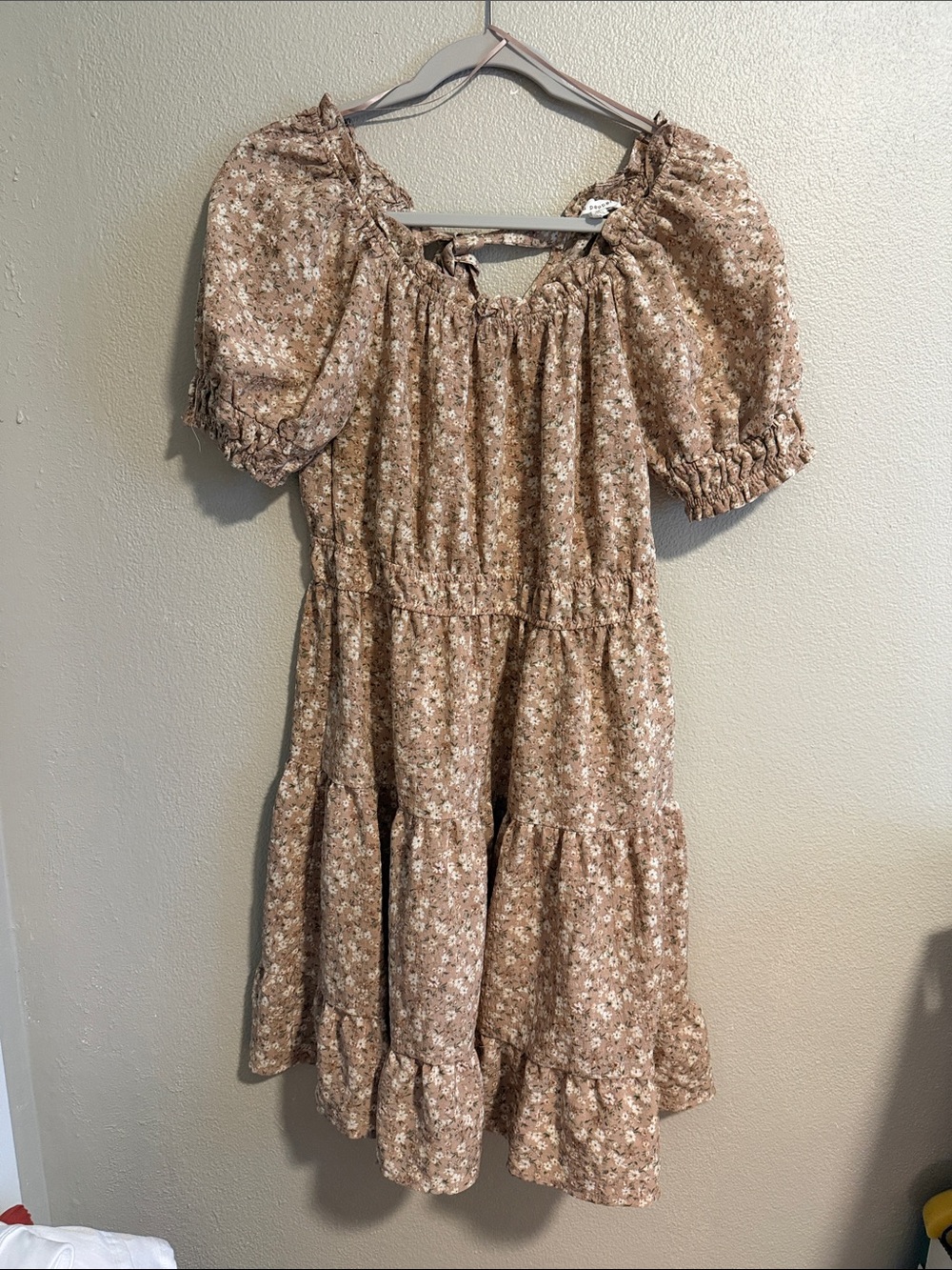 Blu Pepper Floral Tiered Mini Dress in Beige and White